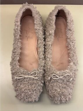 AGL Cream Curly Shearling Ballet Flats with Bow